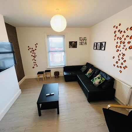 Safari Apartment, Free Parking, 10Min Walk To Blackpool Tower, Sleeps 12 Exteriör bild