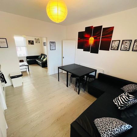 Safari Apartment, Free Parking, 10Min Walk To Blackpool Tower, Sleeps 12 Exteriör bild