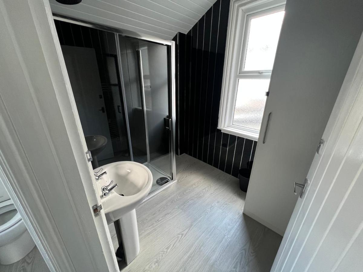 Safari Apartment, Free Parking, 10Min Walk To Blackpool Tower, Sleeps 12 Exteriör bild
