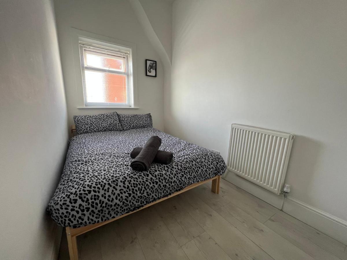 Safari Apartment, Free Parking, 10Min Walk To Blackpool Tower, Sleeps 12 Exteriör bild