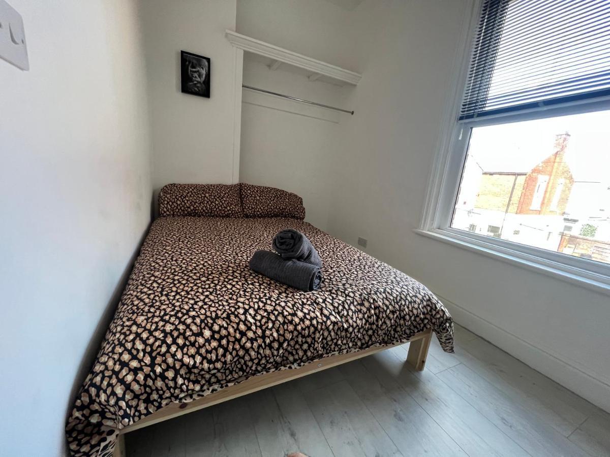 Safari Apartment, Free Parking, 10Min Walk To Blackpool Tower, Sleeps 12 Exteriör bild
