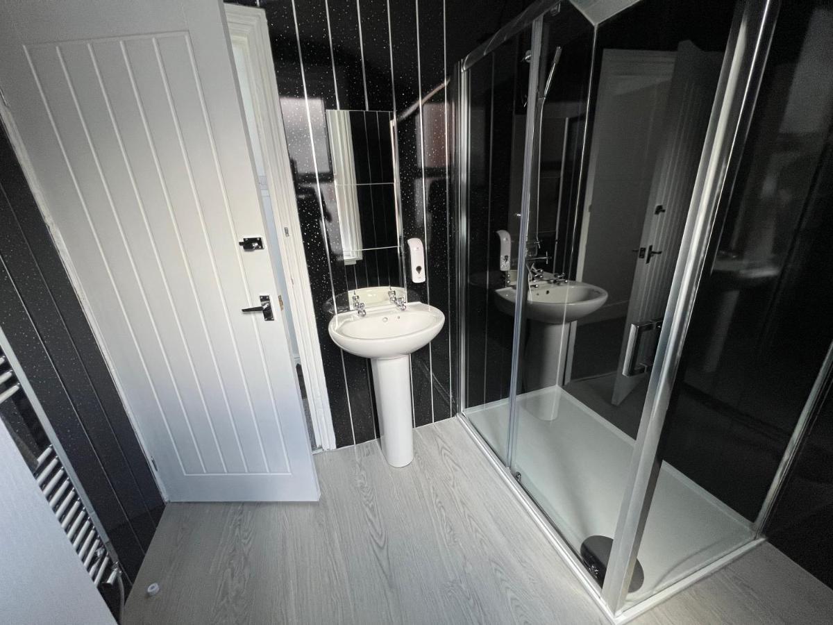 Safari Apartment, Free Parking, 10Min Walk To Blackpool Tower, Sleeps 12 Exteriör bild