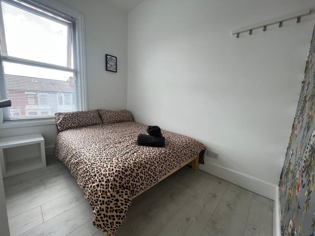 Safari Apartment, Free Parking, 10Min Walk To Blackpool Tower, Sleeps 12 Exteriör bild