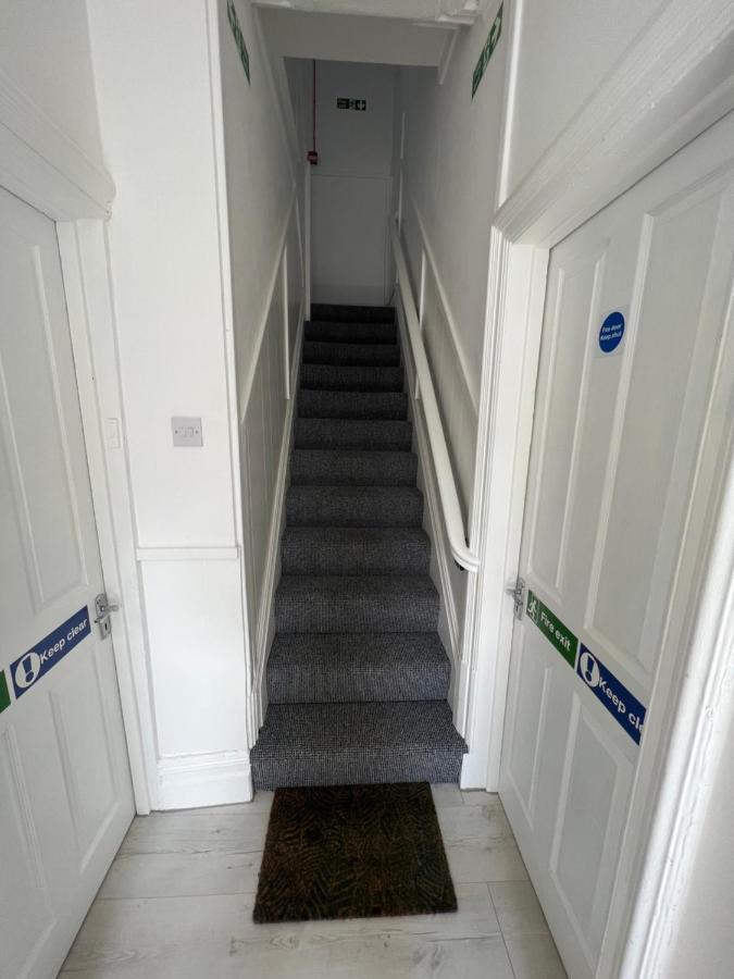 Safari Apartment, Free Parking, 10Min Walk To Blackpool Tower, Sleeps 12 Exteriör bild