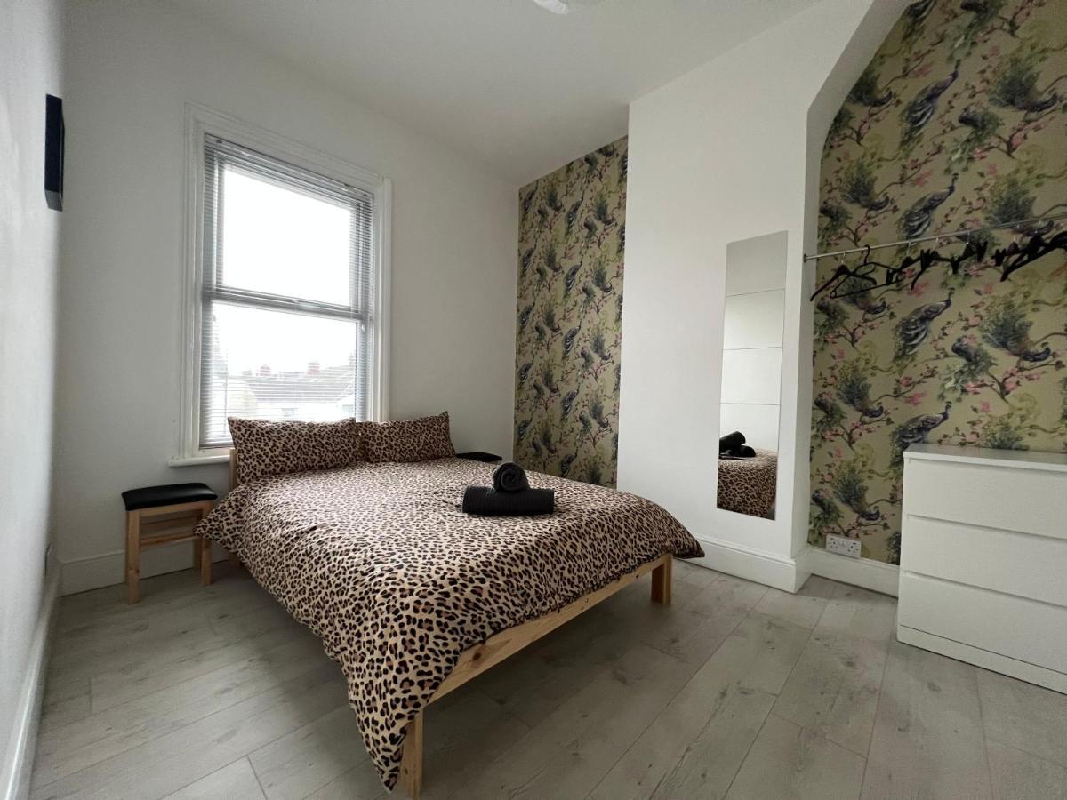 Safari Apartment, Free Parking, 10Min Walk To Blackpool Tower, Sleeps 12 Exteriör bild