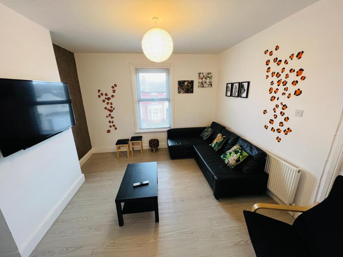 Safari Apartment, Free Parking, 10Min Walk To Blackpool Tower, Sleeps 12 Exteriör bild