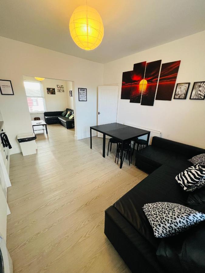 Safari Apartment, Free Parking, 10Min Walk To Blackpool Tower, Sleeps 12 Exteriör bild