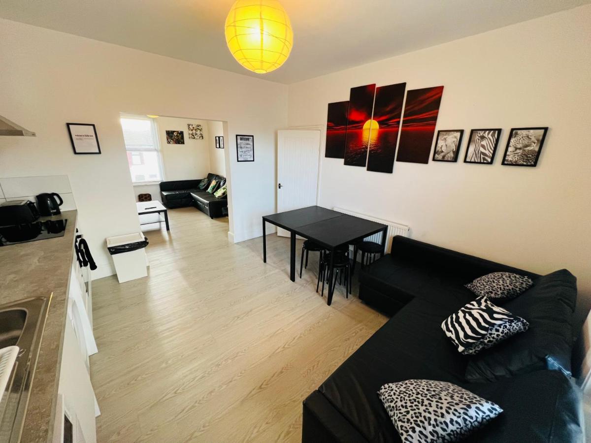 Safari Apartment, Free Parking, 10Min Walk To Blackpool Tower, Sleeps 12 Exteriör bild