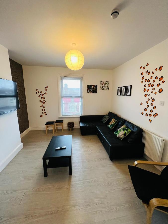 Safari Apartment, Free Parking, 10Min Walk To Blackpool Tower, Sleeps 12 Exteriör bild